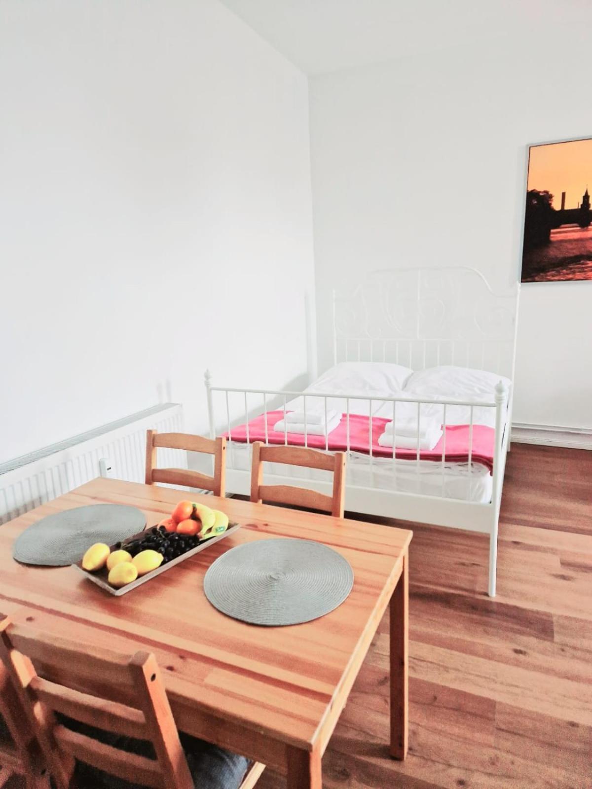 City Studio Apartment For 4, Near Sonnenallee Berlin Bagian luar foto