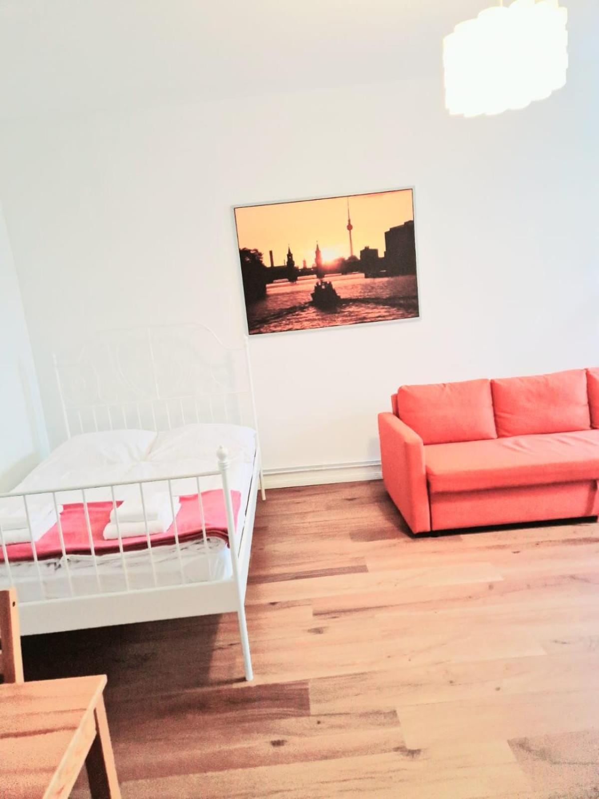 City Studio Apartment For 4, Near Sonnenallee Berlin Bagian luar foto