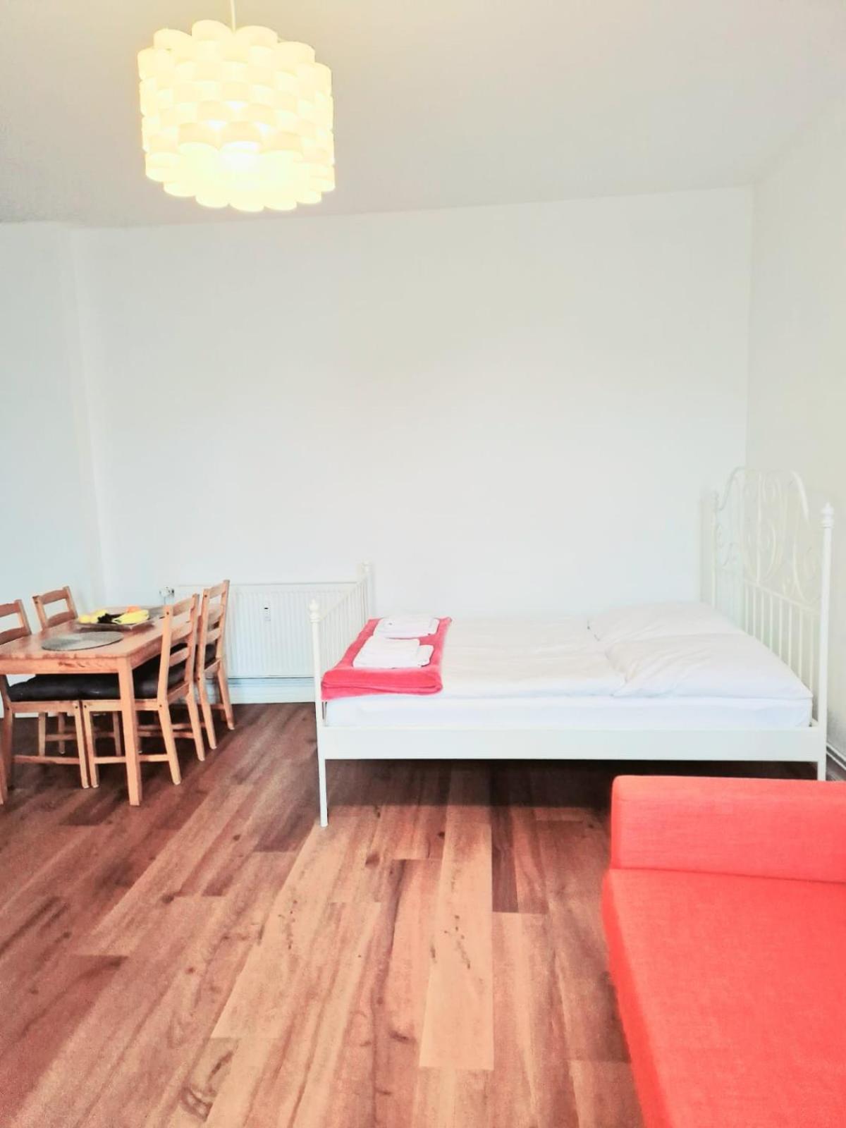 City Studio Apartment For 4, Near Sonnenallee Berlin Bagian luar foto