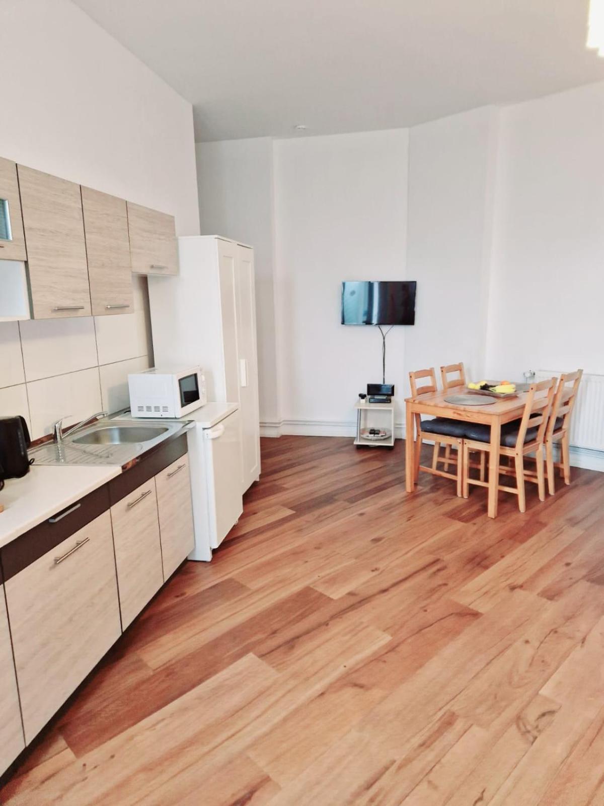 City Studio Apartment For 4, Near Sonnenallee Berlin Bagian luar foto