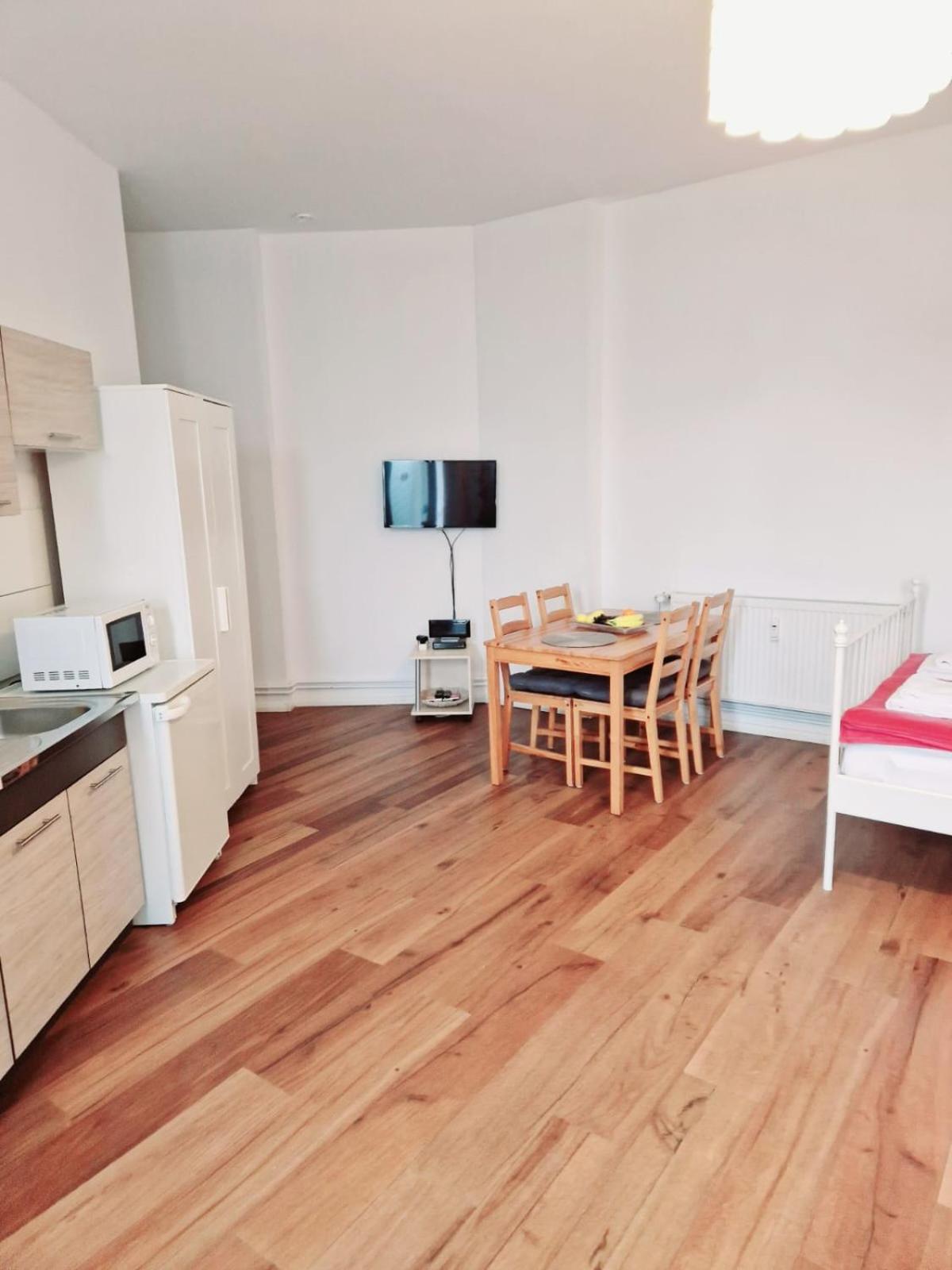 City Studio Apartment For 4, Near Sonnenallee Berlin Bagian luar foto