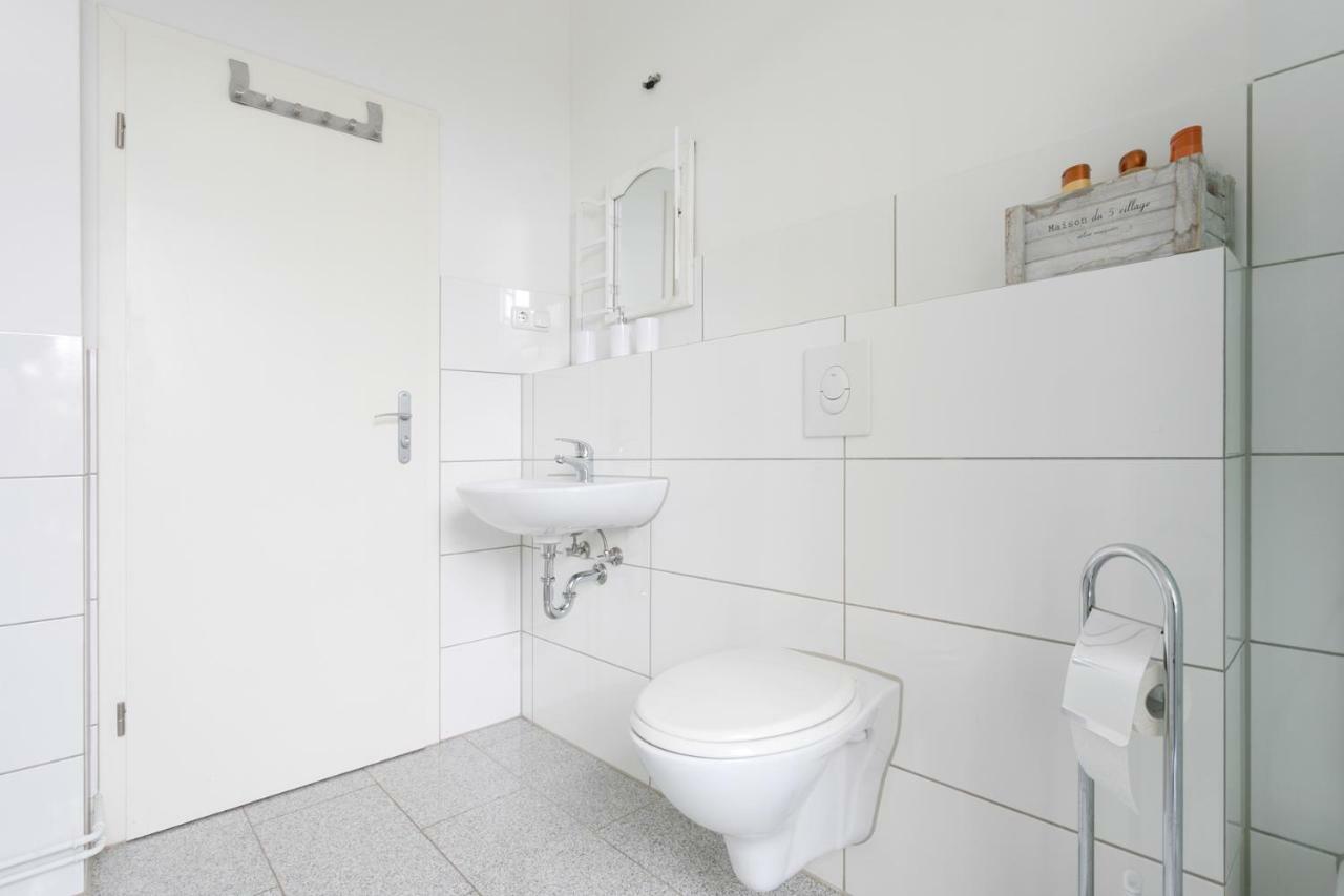 City Studio Apartment For 4, Near Sonnenallee Berlin Bagian luar foto